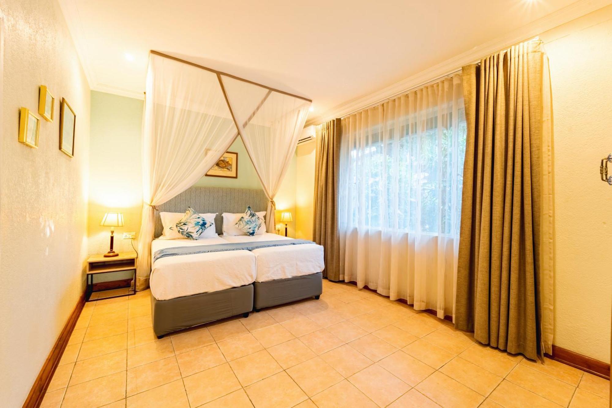 The Victorian Manor Bed & Breakfast Victoria Falls Exterior photo