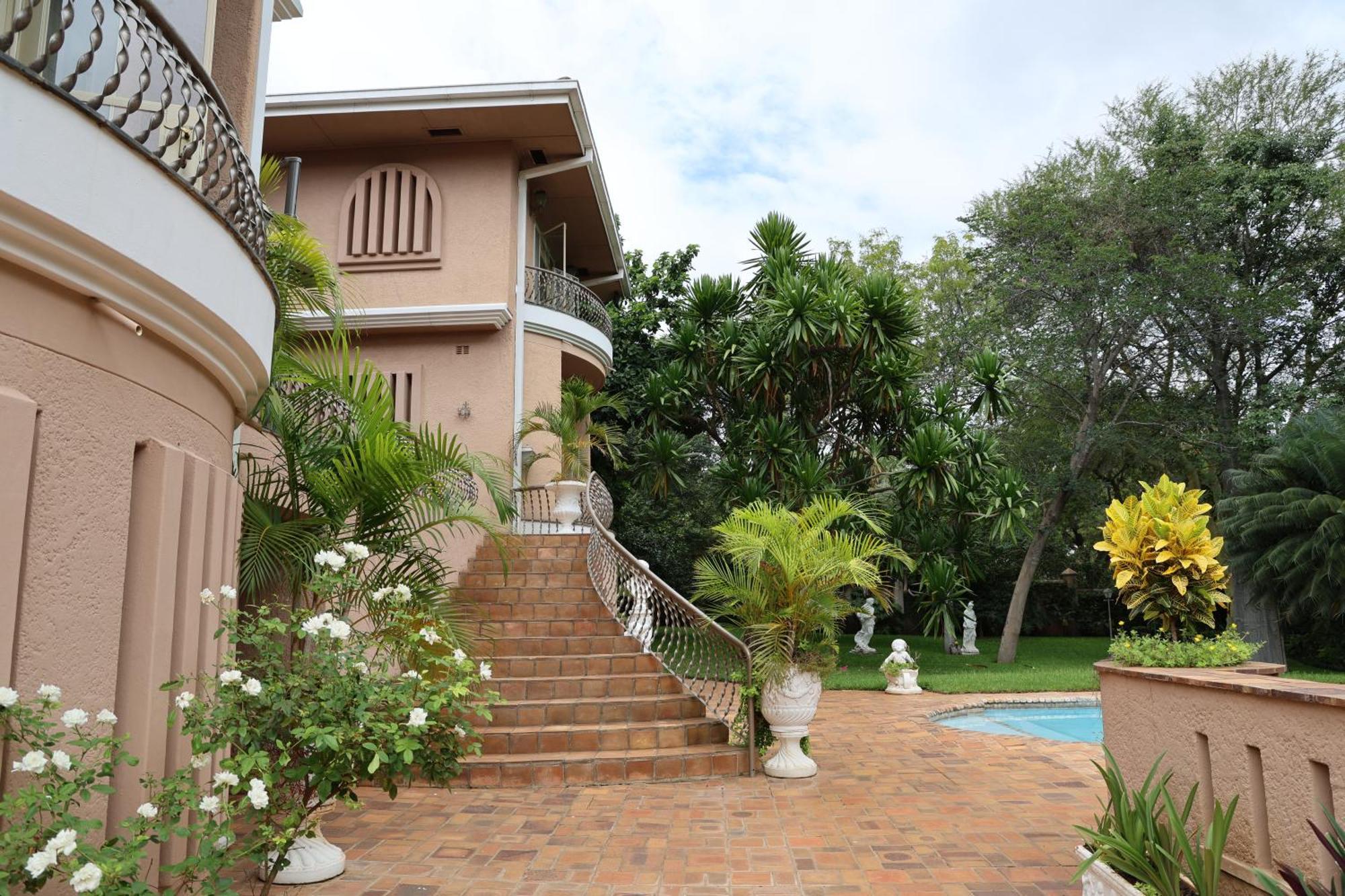 The Victorian Manor Bed & Breakfast Victoria Falls Exterior photo