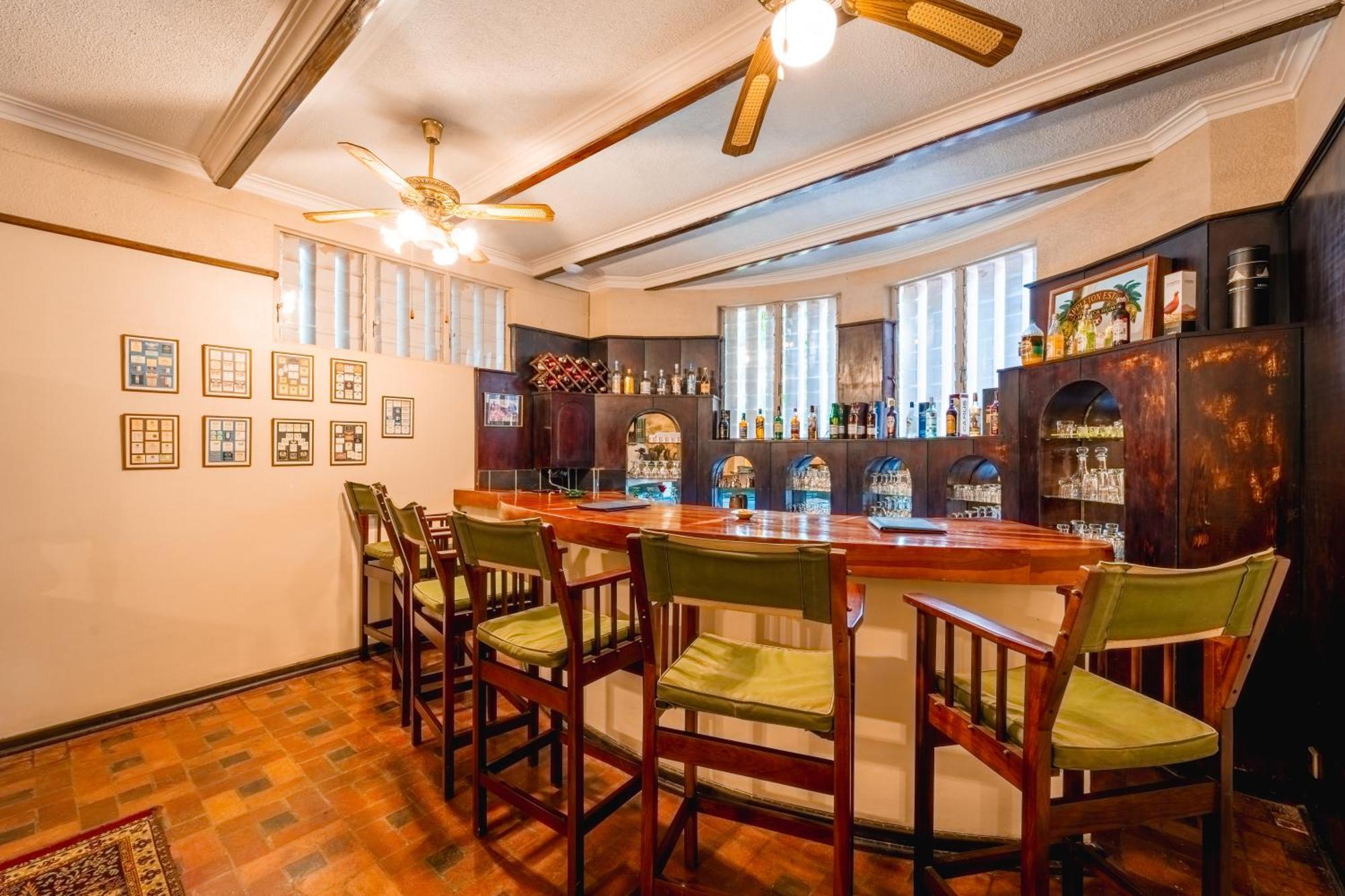The Victorian Manor Bed & Breakfast Victoria Falls Exterior photo