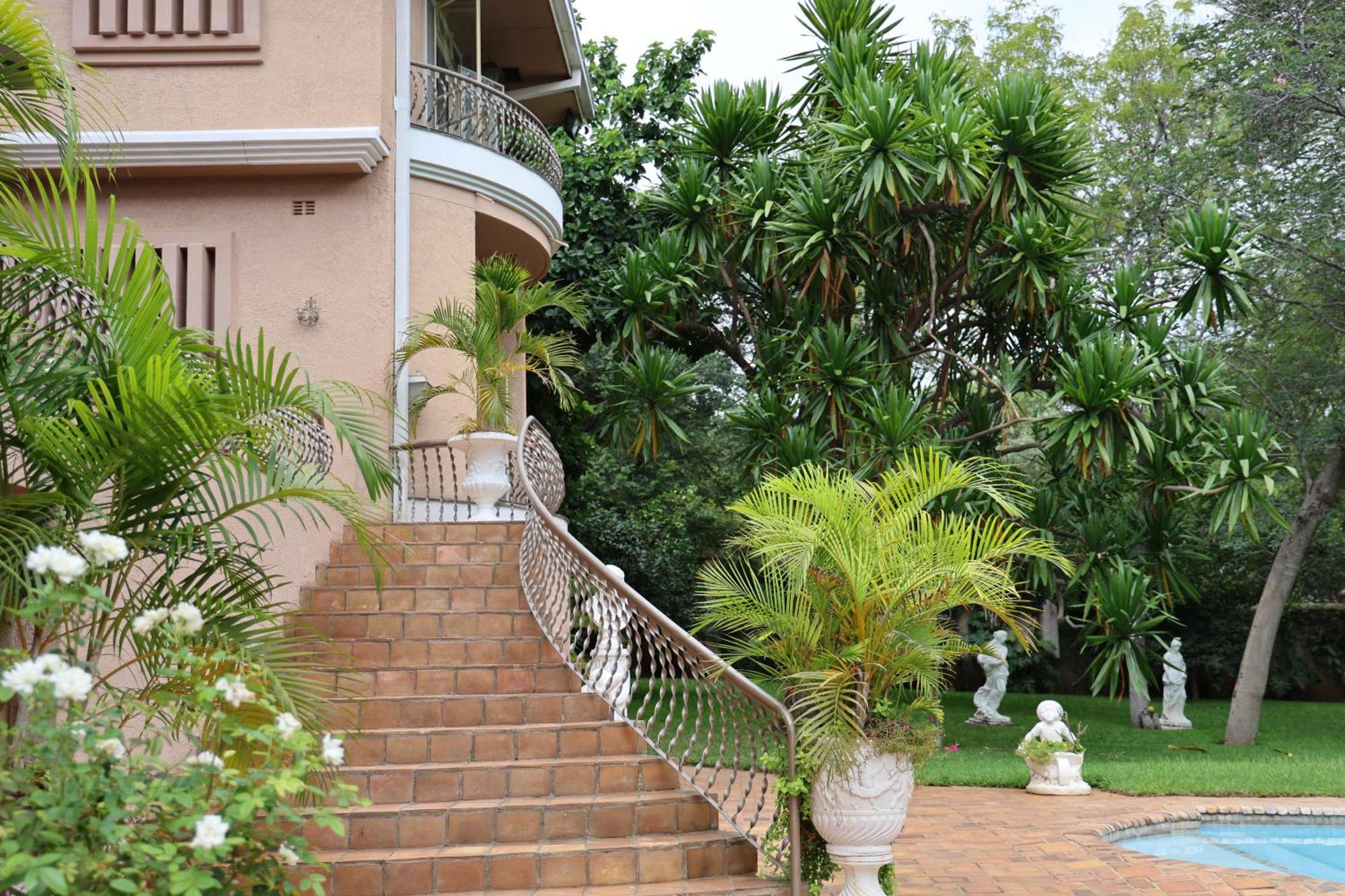 The Victorian Manor Bed & Breakfast Victoria Falls Exterior photo